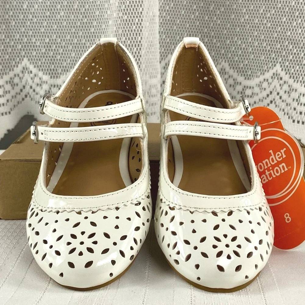 NWT Size 8 Wonder Nation Girls White Eyelet Dress Shoes Low Heel Mary Jane